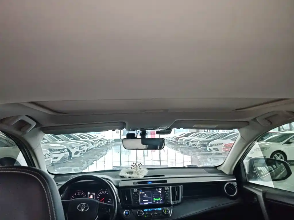 Toyota RAV4 — миниатюра 18