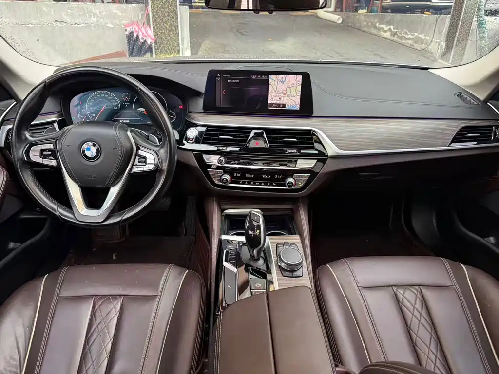 BMW 5 Series — миниатюра 8