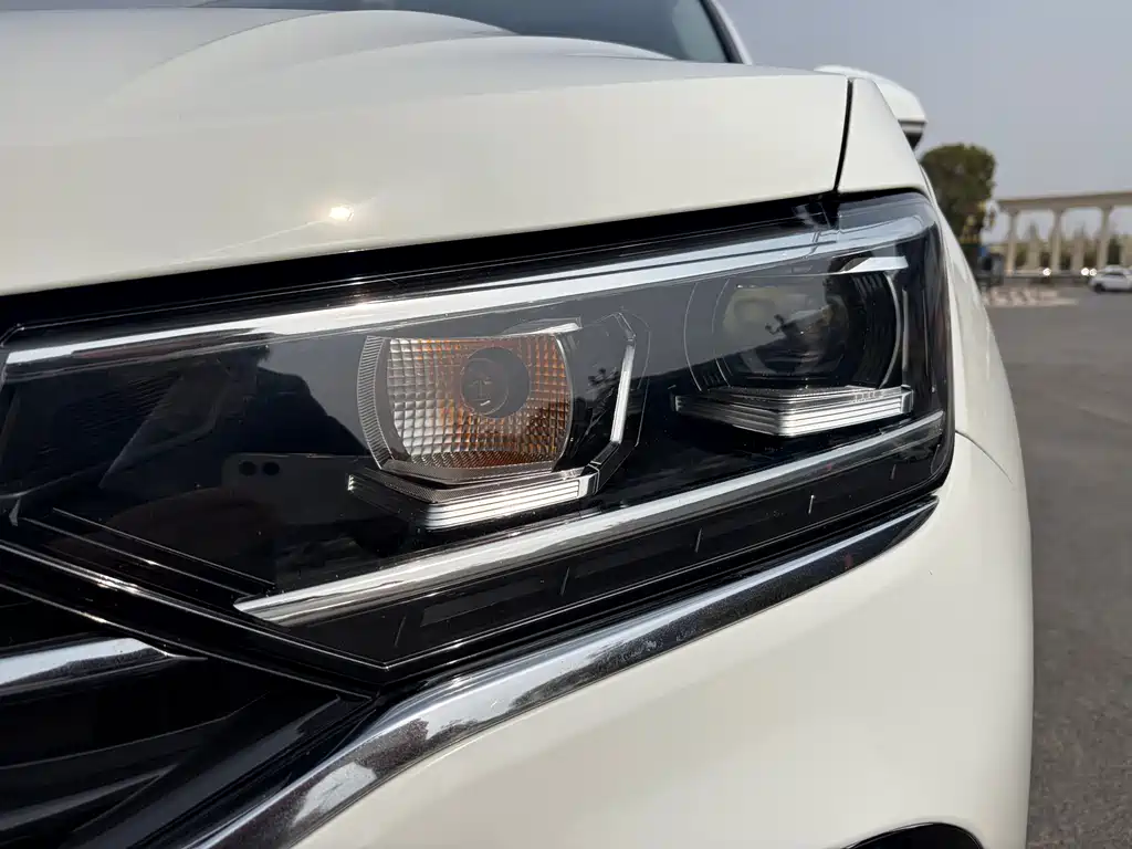 Volkswagen TayronX X 2020 330TSI Luxury Smart Connect