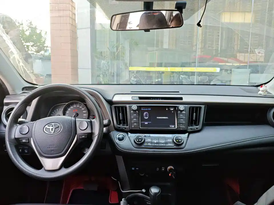 Toyota RAV4 — миниатюра 5