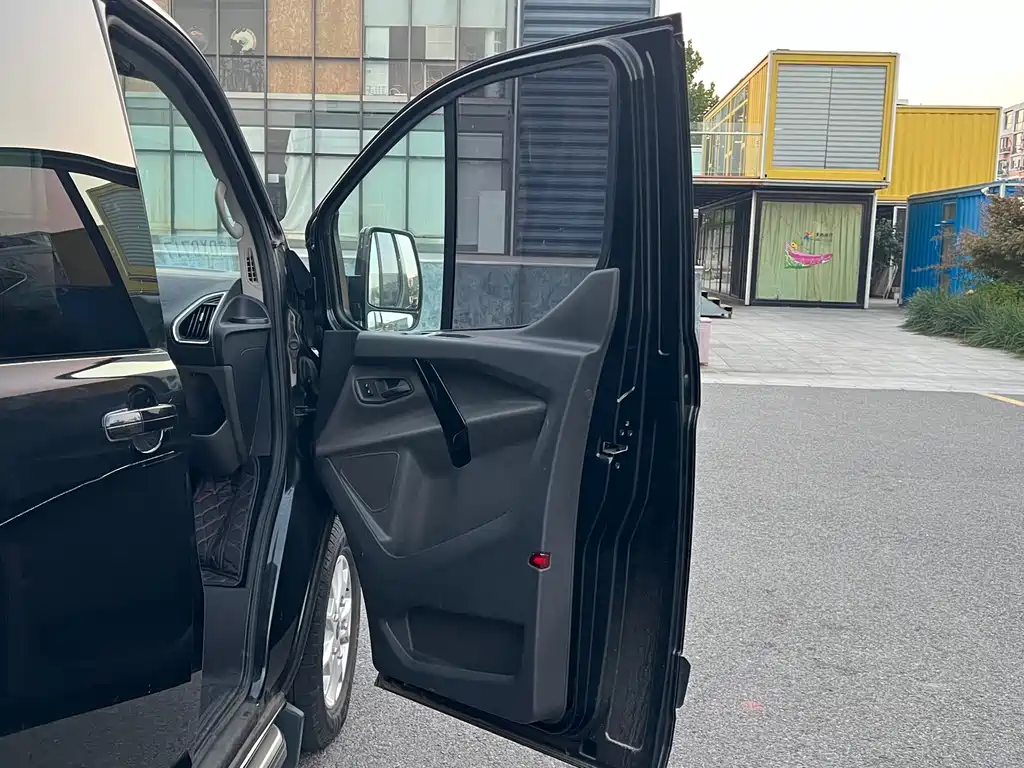 Ford Tourneo — миниатюра 13