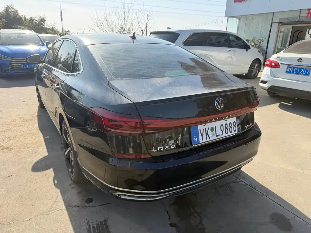 VOLKSWAGEN PASSAT