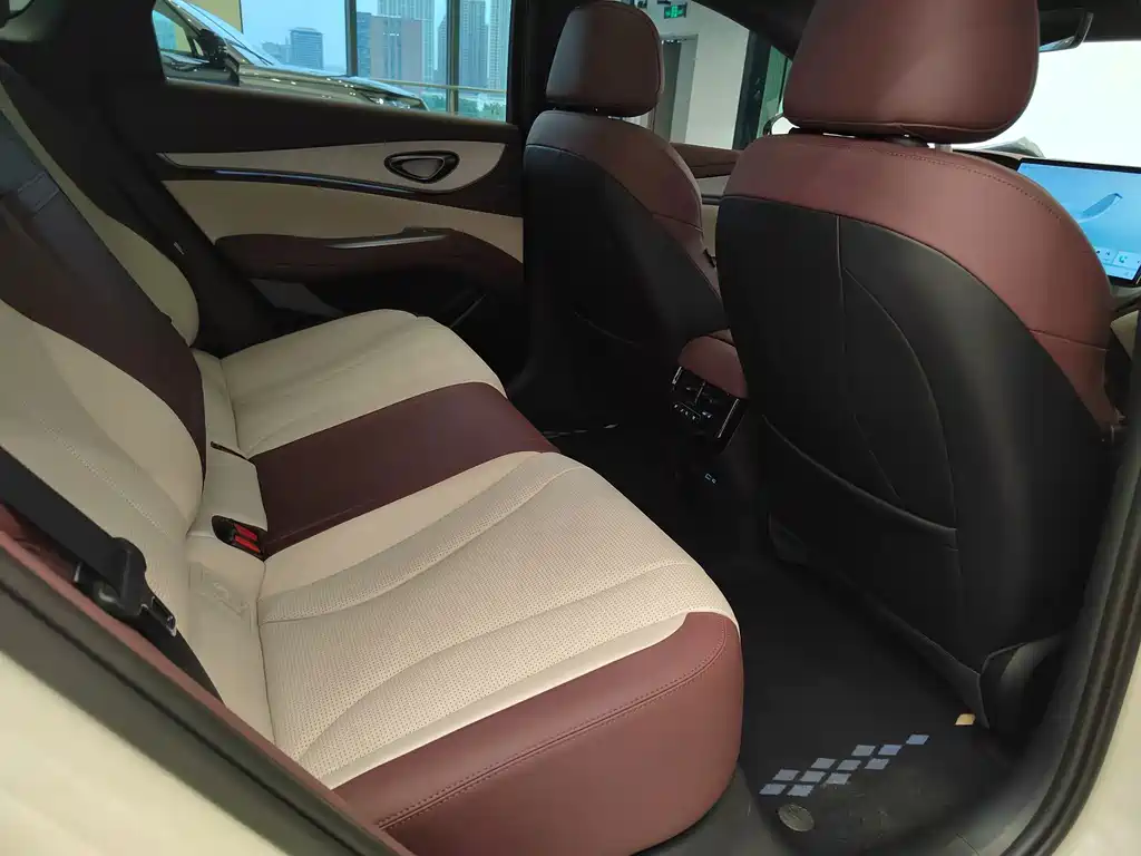 BYD Seal 07 DM-i — миниатюра 13