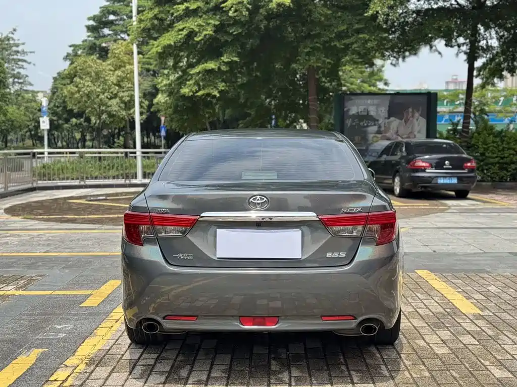 Toyota Reiz — миниатюра 9