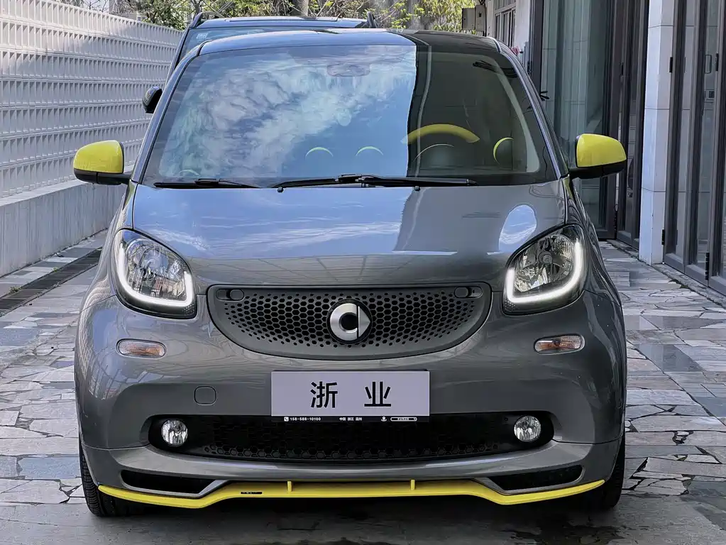 Smart fortwo 2018 0.9T 66 V