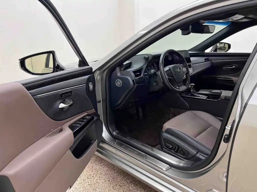 Lexus ES — миниатюра 11
