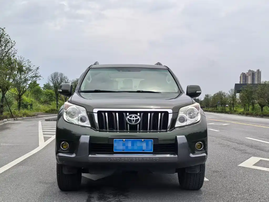 Toyota Land Cruiser Prado 2010 2.7L AT Luxury