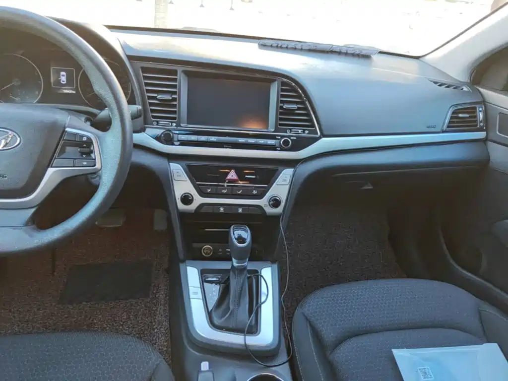 Hyundai Elantra — миниатюра 13