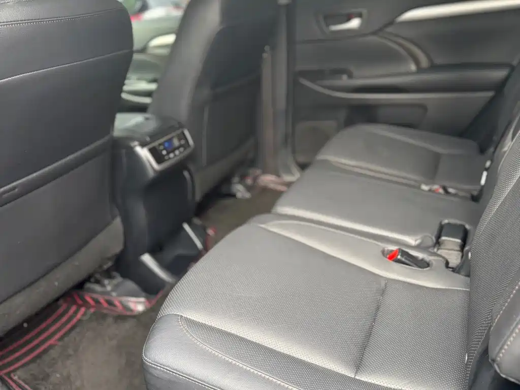 Toyota Highlander — миниатюра 9