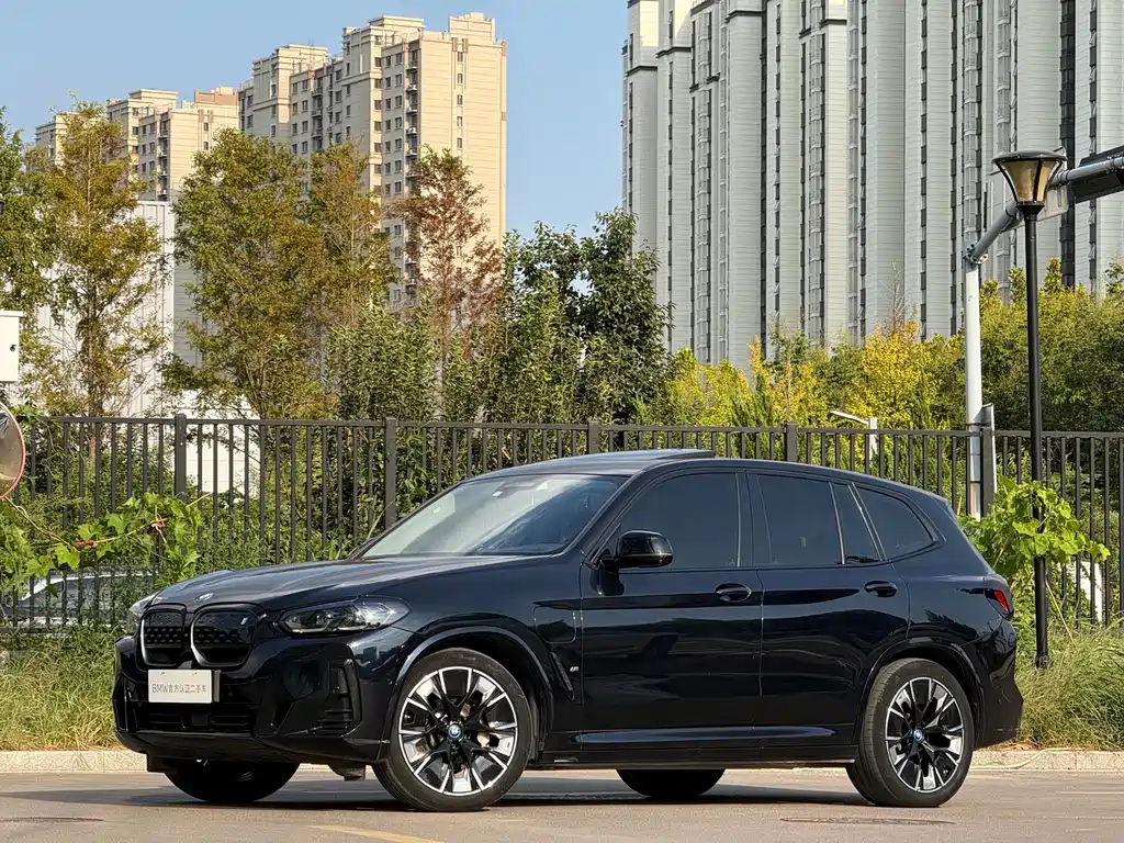 BMW iX3