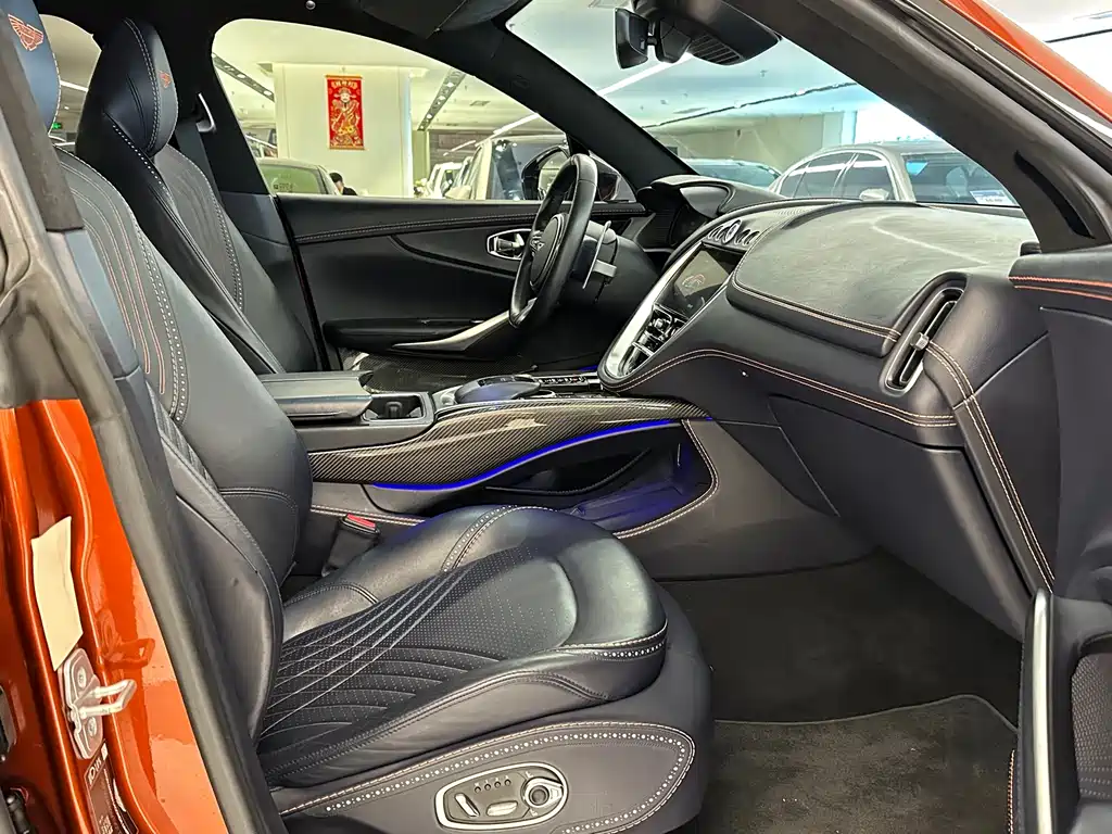 Aston Martin DBX — миниатюра 12