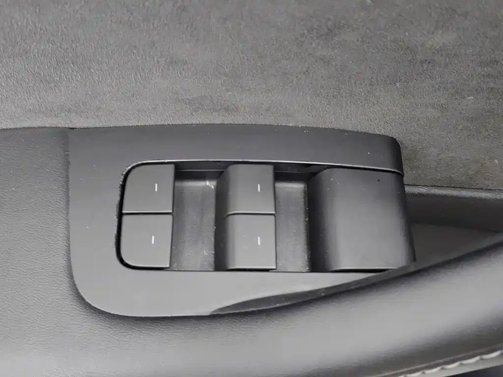 Tesla Model 3 — миниатюра 9