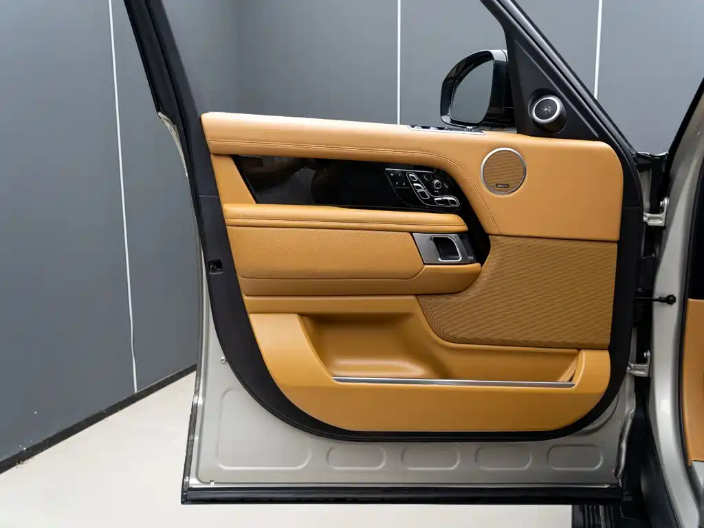Land Rover Range Rover — миниатюра 7