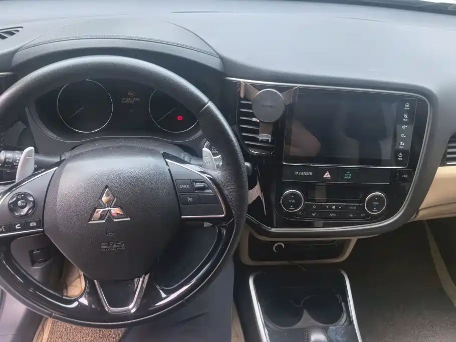 Mitsubishi Outlander — миниатюра 12