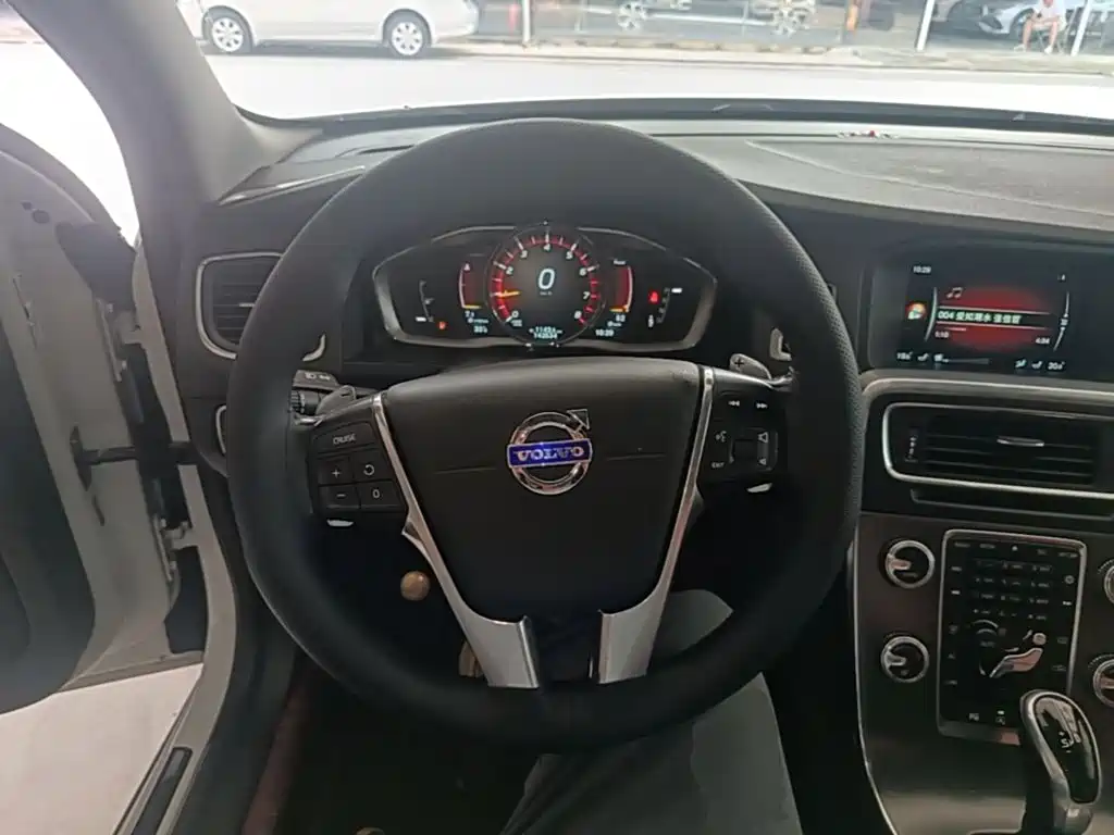Volvo V60 — миниатюра 11