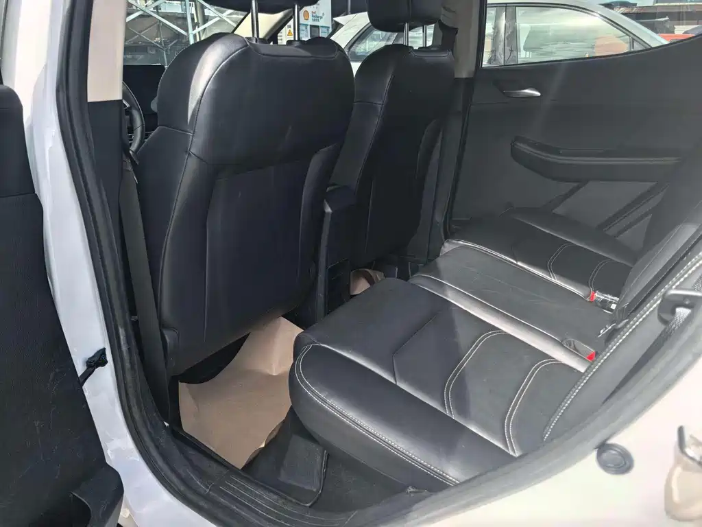 BYD Yuan EV — миниатюра 10
