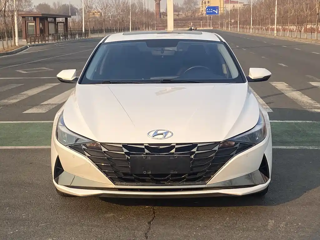HYUNDAI ELANTRA