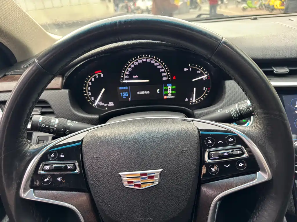 CADILLAC XTS