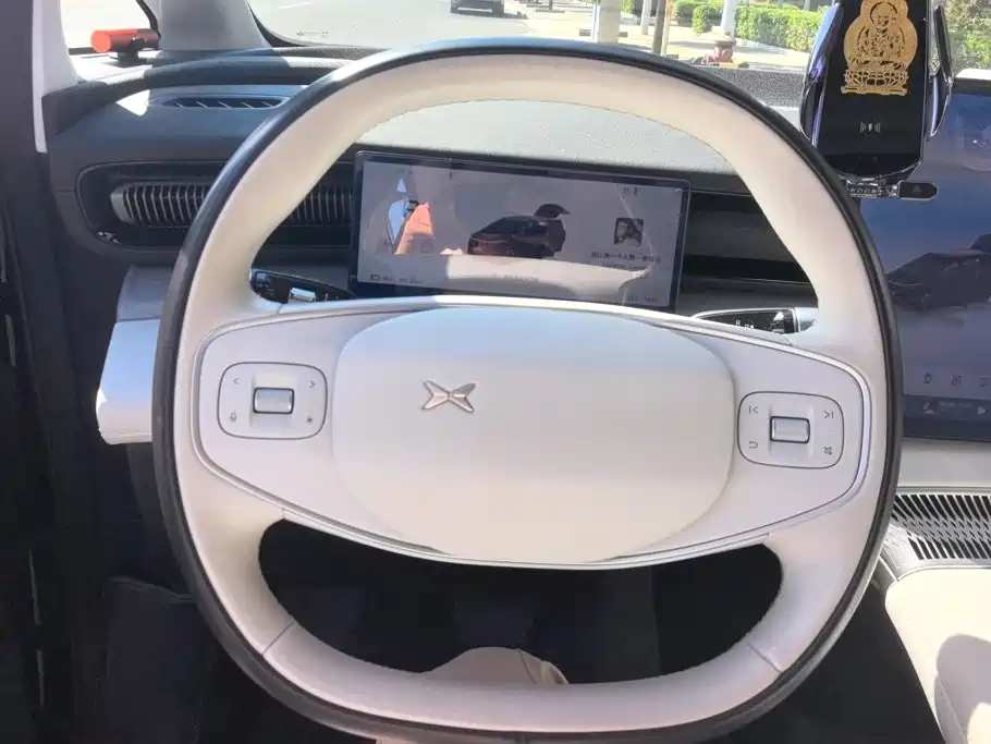 XPeng X9 — миниатюра 15