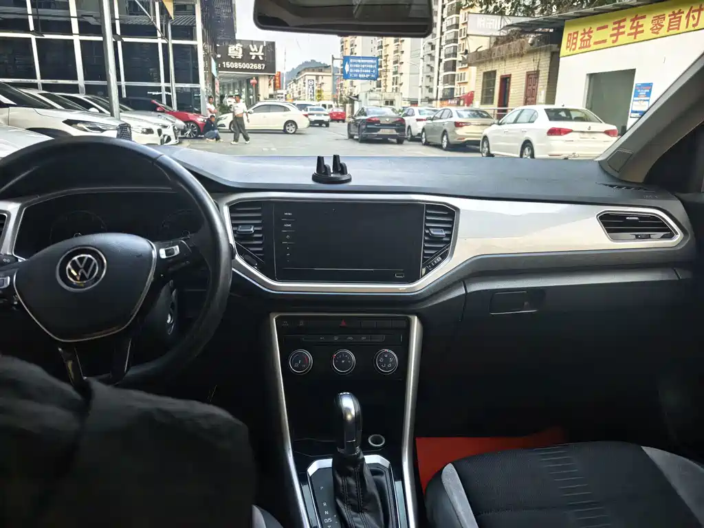 Volkswagen T-Roc — миниатюра 9