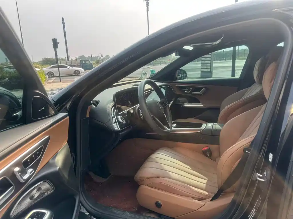 Mercedes-Benz E-Class — миниатюра 2