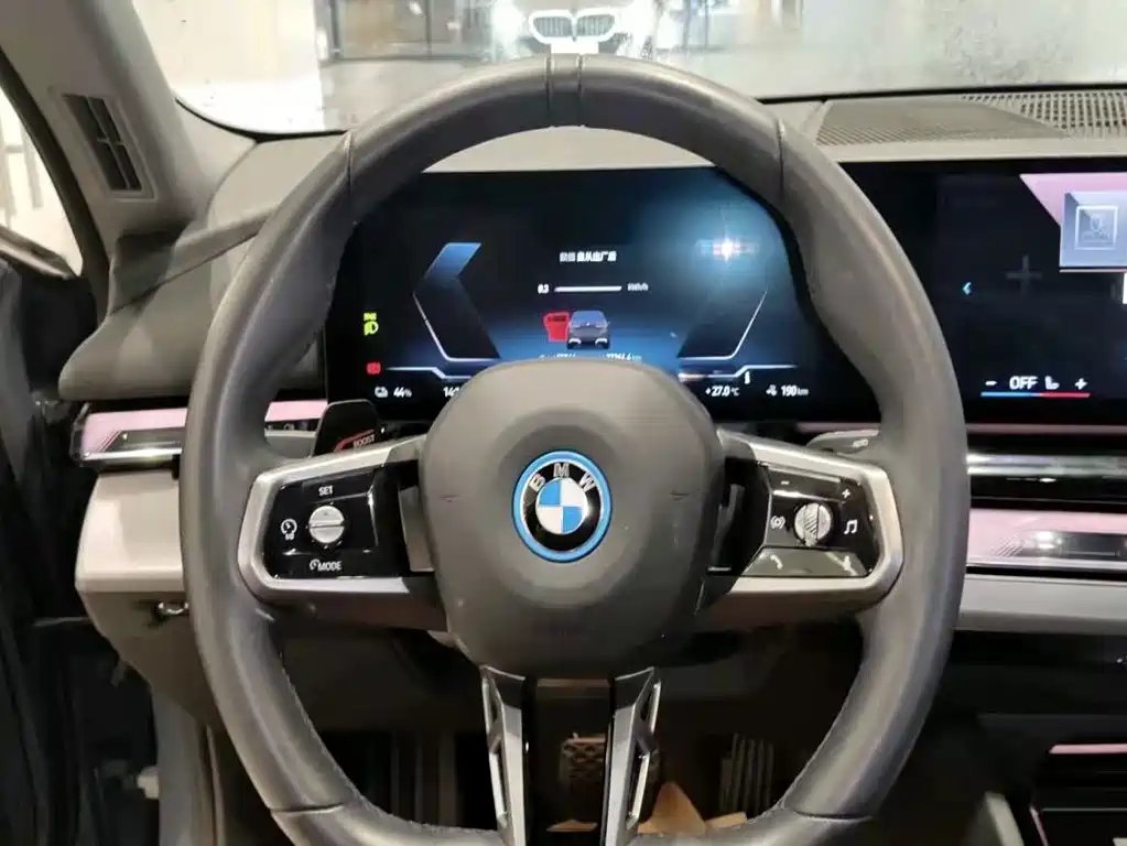 BMW i5 — миниатюра 9