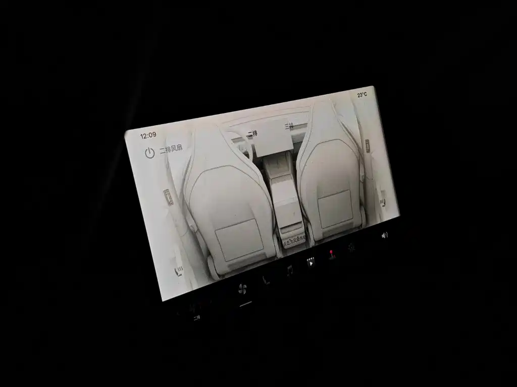 Tesla Model Y L — миниатюра 14
