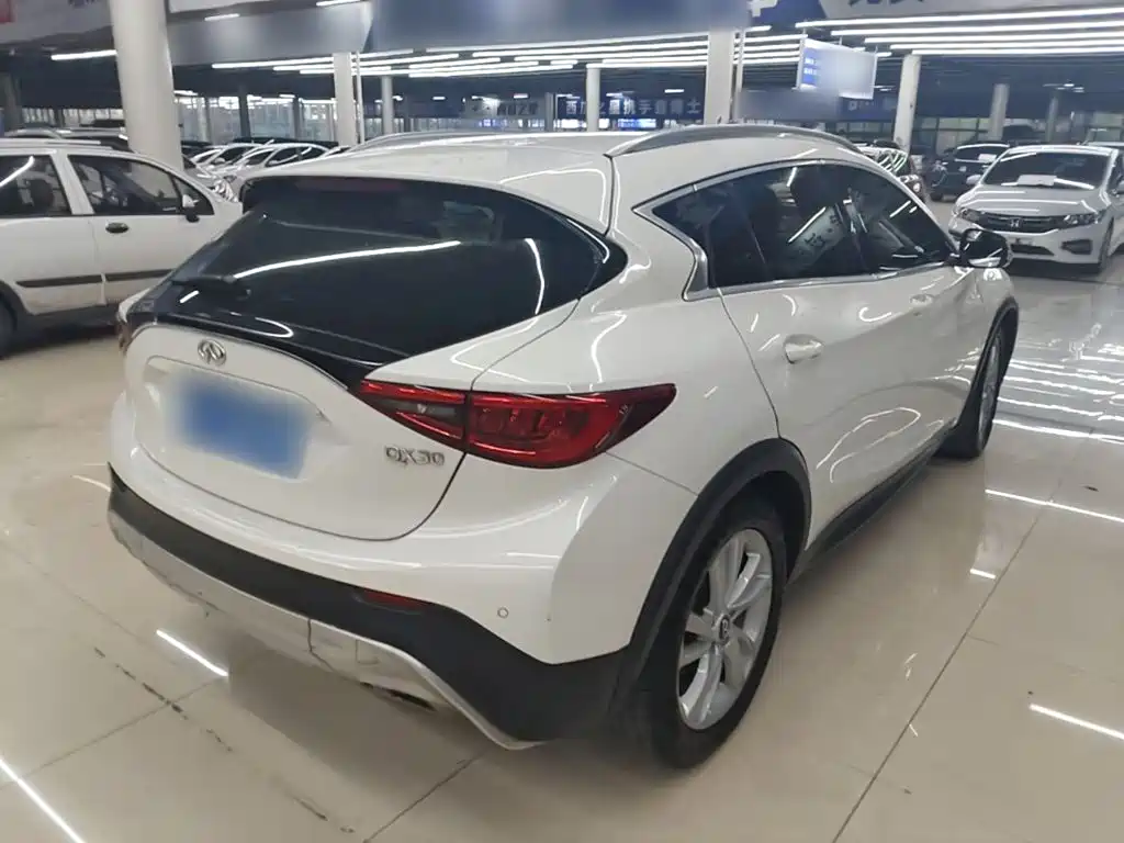 Infiniti QX30 — миниатюра 7