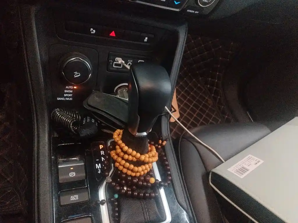 Jeep Grand Commander — миниатюра 10