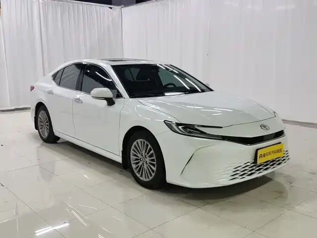 Toyota Camry — миниатюра 3