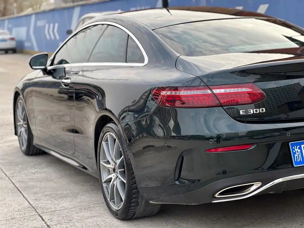 MERCEDES-BENZ E CLASS