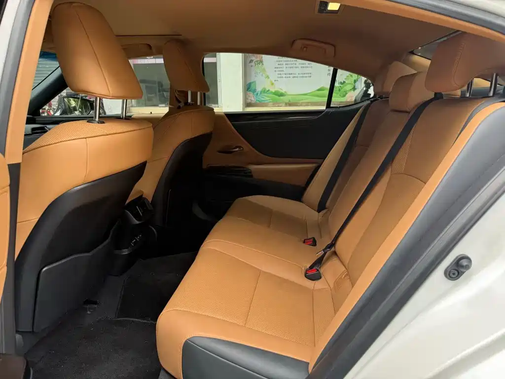 Lexus ES — миниатюра 5