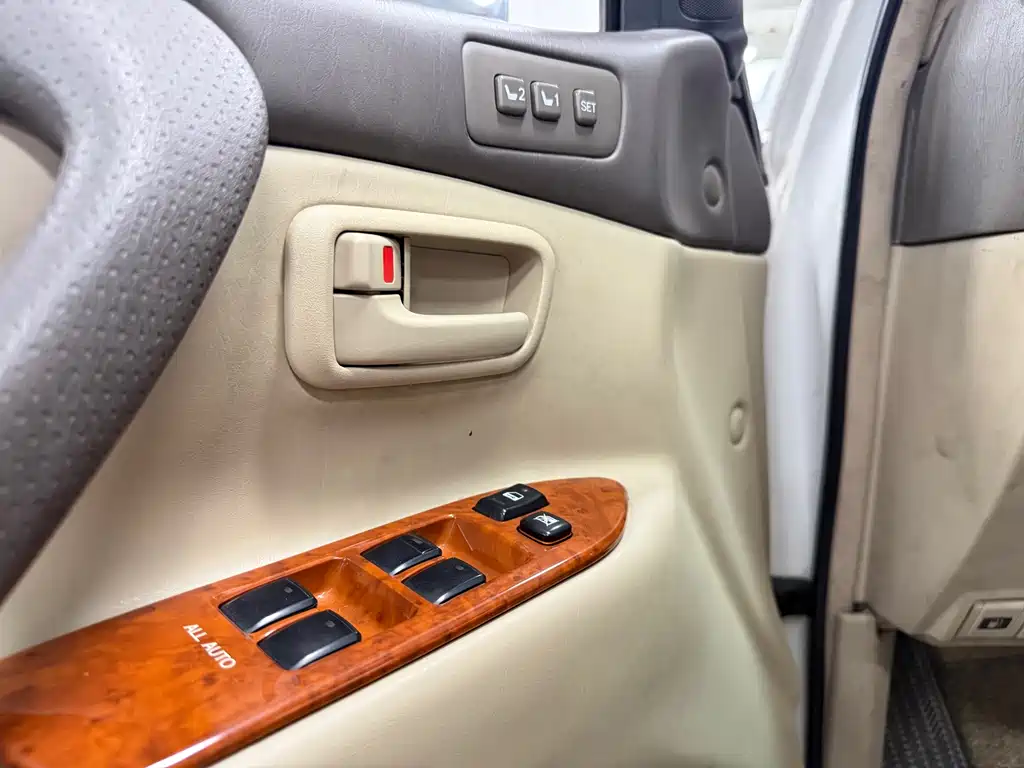 Toyota Land Cruiser — миниатюра 10