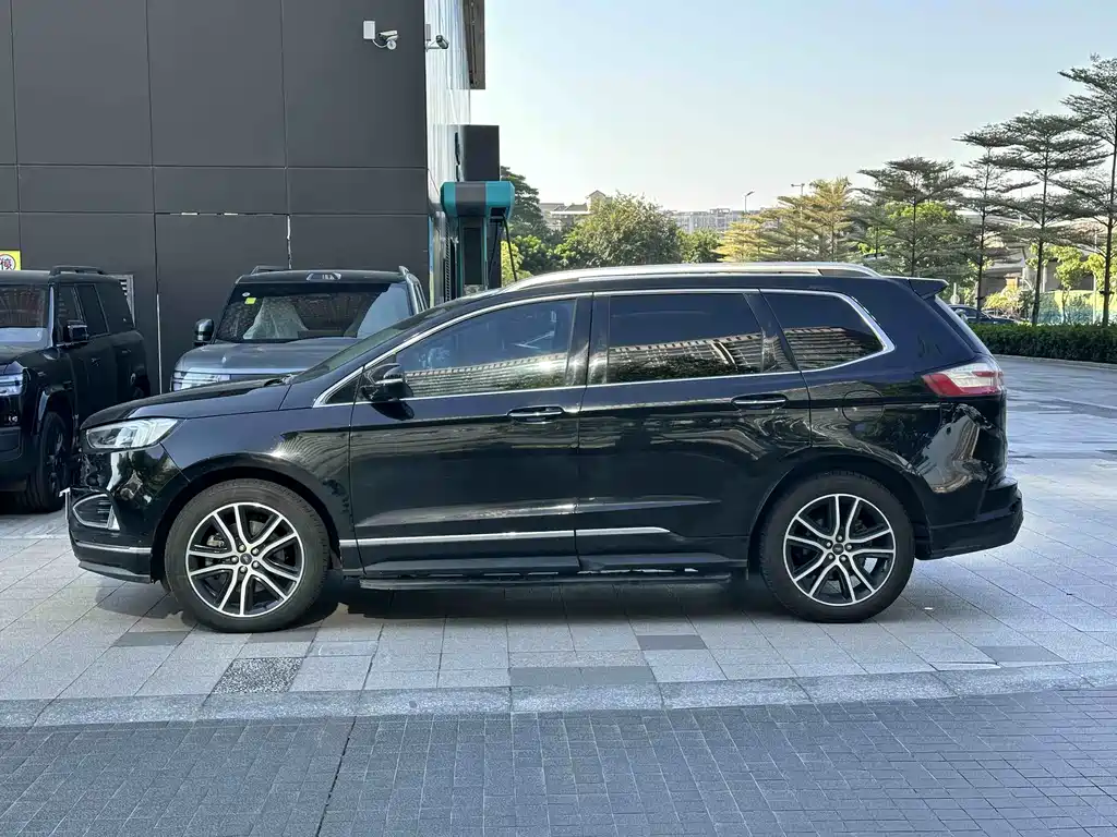 Ford Edge — миниатюра 9