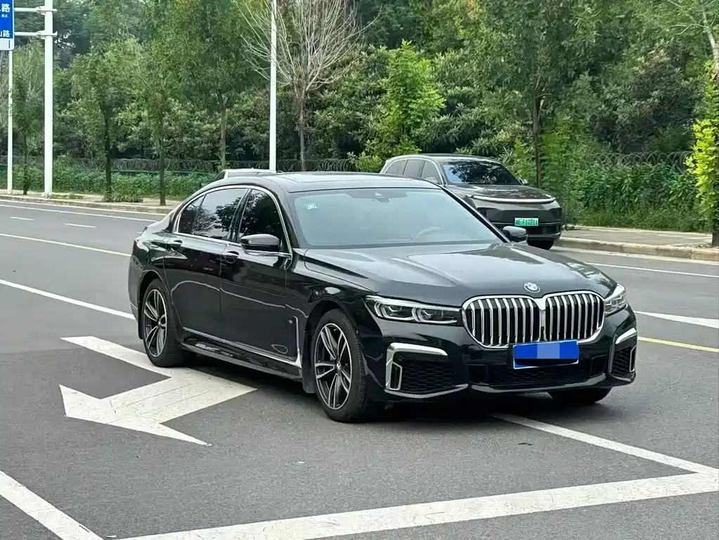 BMW 7 Series — миниатюра 3