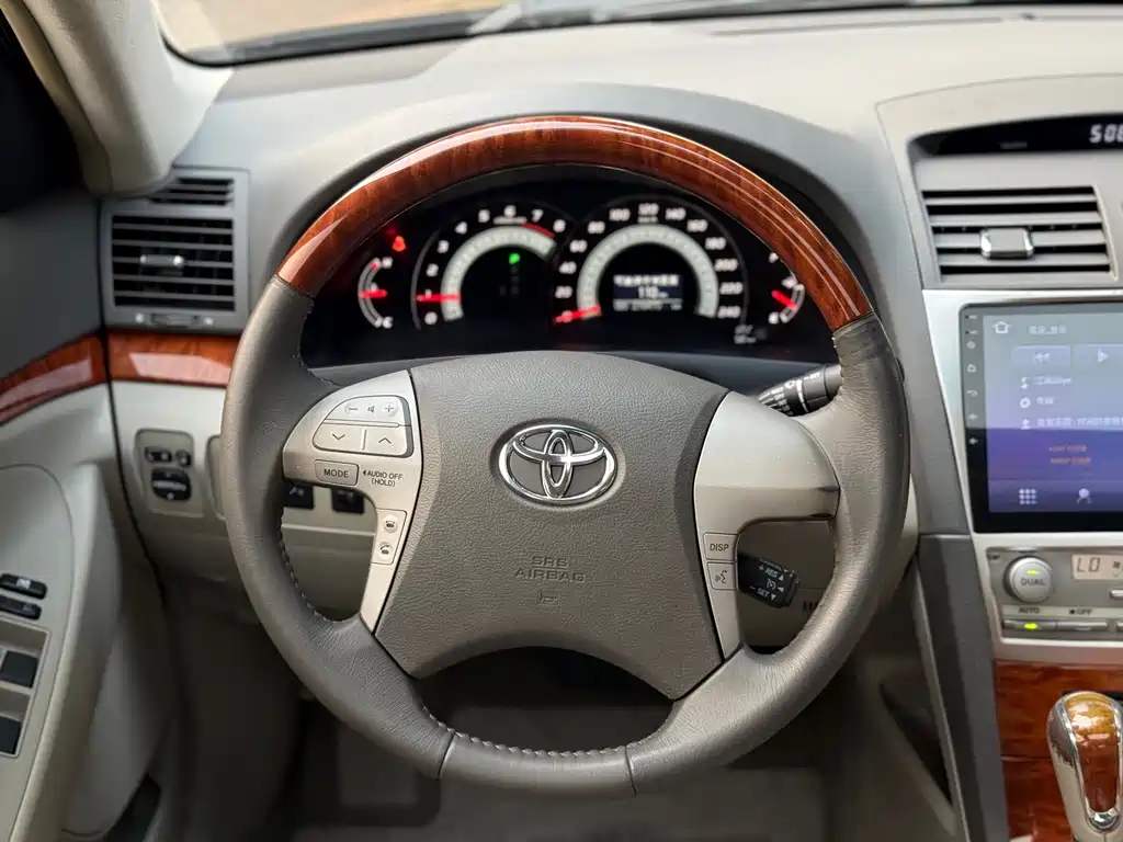 Toyota Camry — миниатюра 18