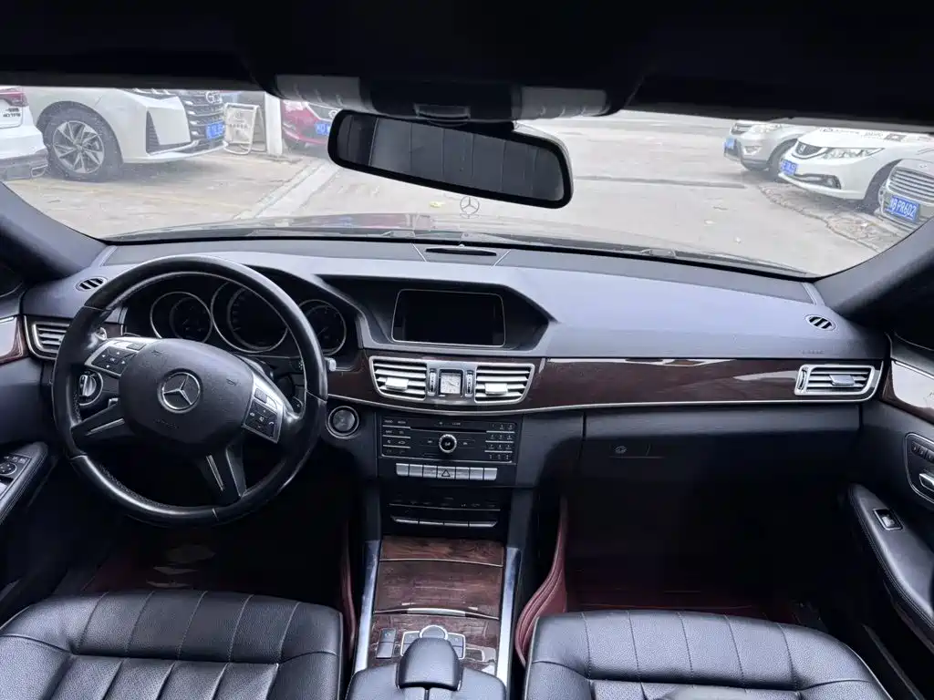 Mercedes-Benz E-Class — миниатюра 6