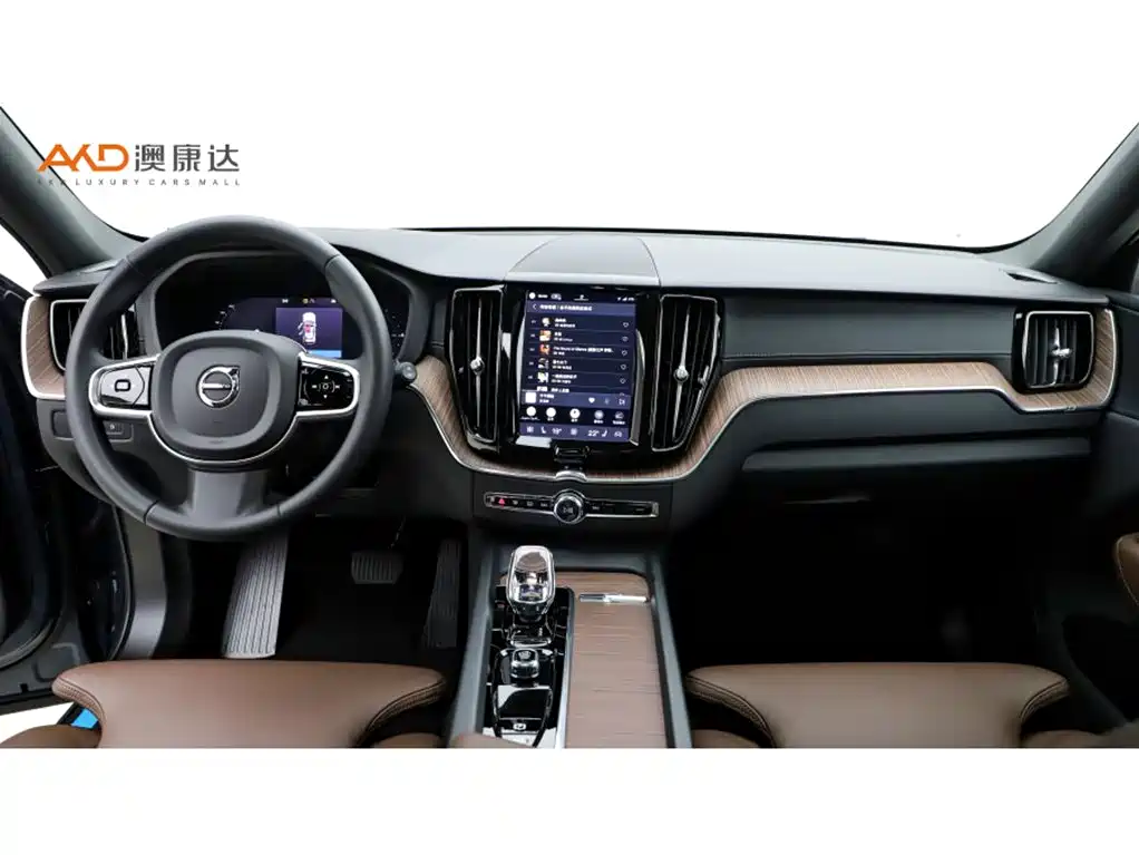 Volvo XC60 PHEV — миниатюра 5