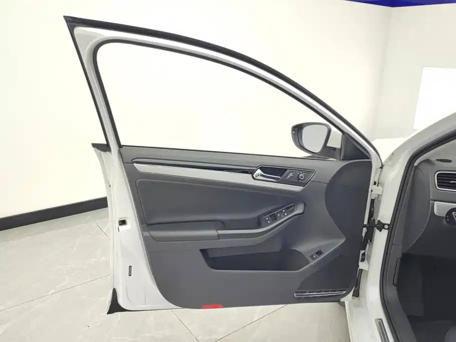 Volkswagen Sagitar — миниатюра 7