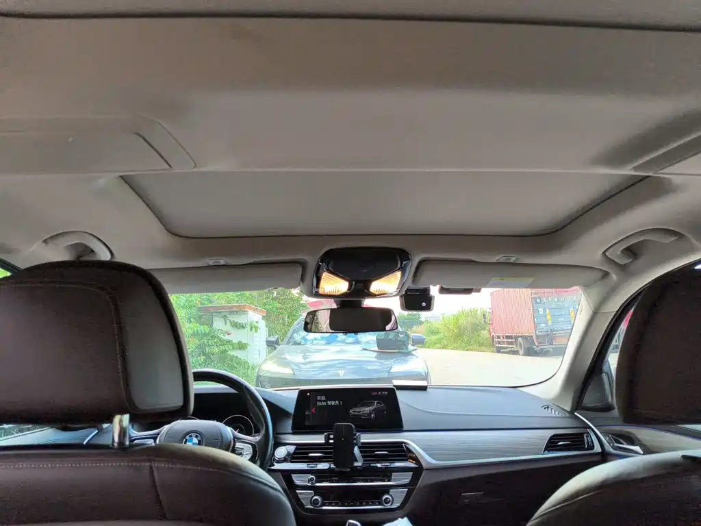 BMW 5 Series New Energy — миниатюра 9