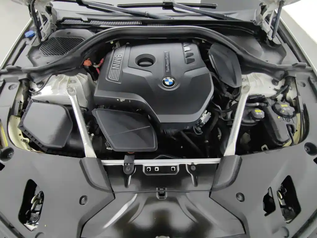 BMW 5 Series — миниатюра 6