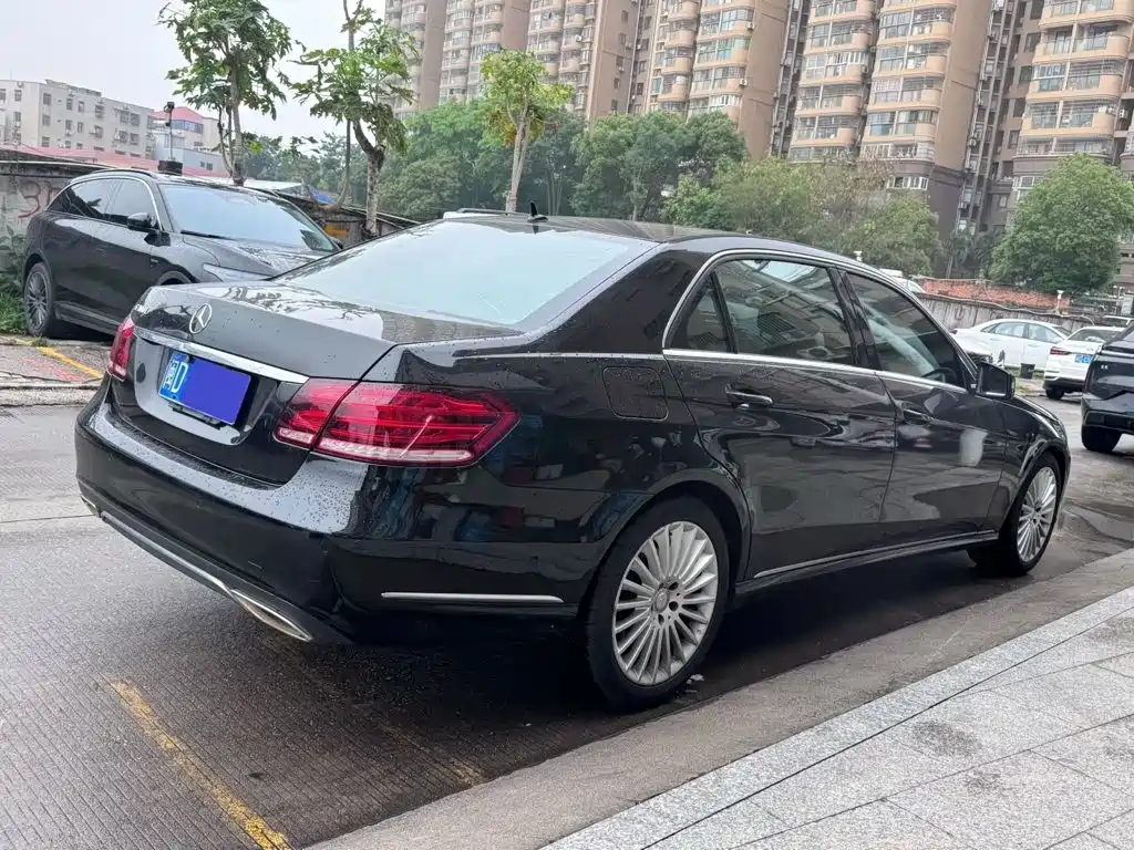 Mercedes-Benz E-Class — миниатюра 4