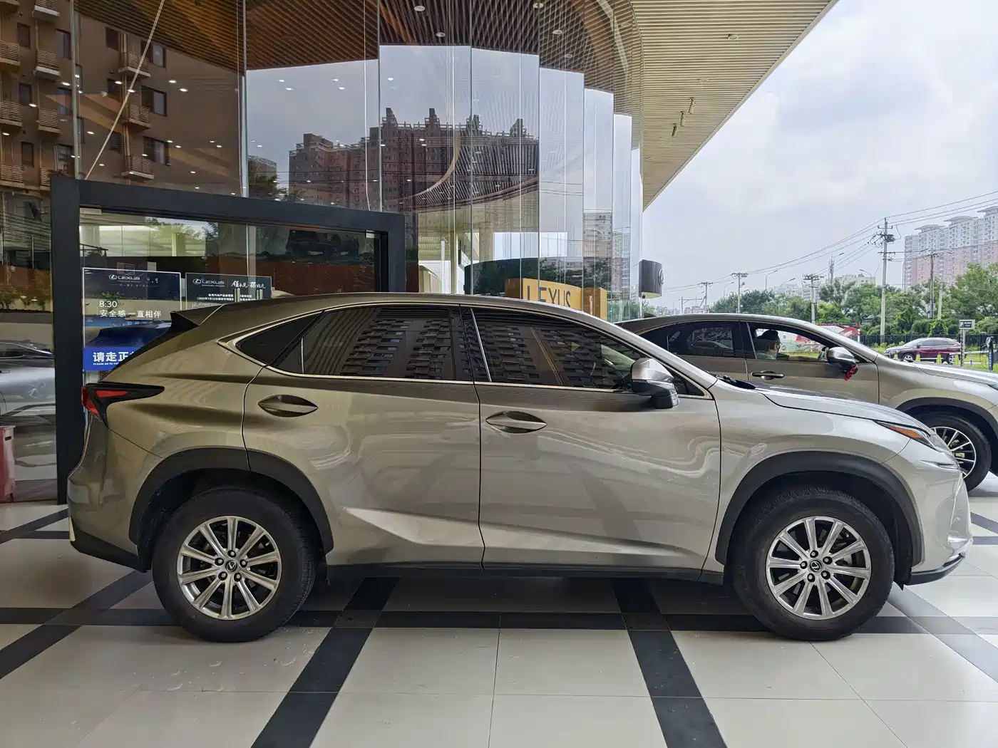 Lexus NX 2021 Silver/gray из Китая