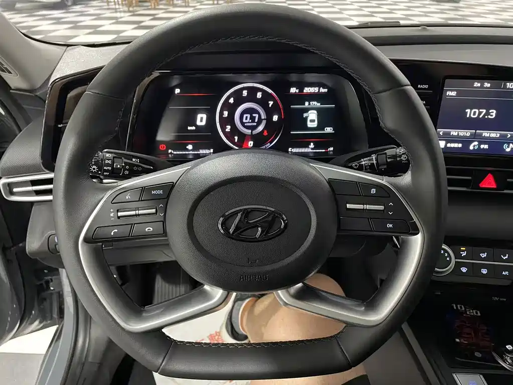 Hyundai Elantra — миниатюра 13