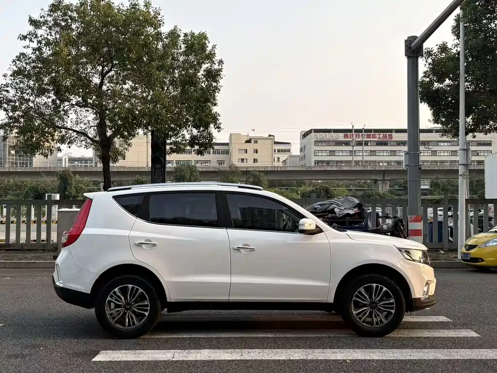 Geely Vision X6 — миниатюра 4