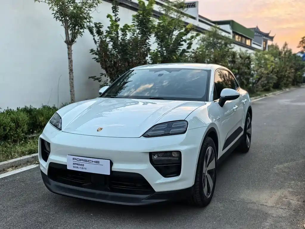 Porsche Macan EV