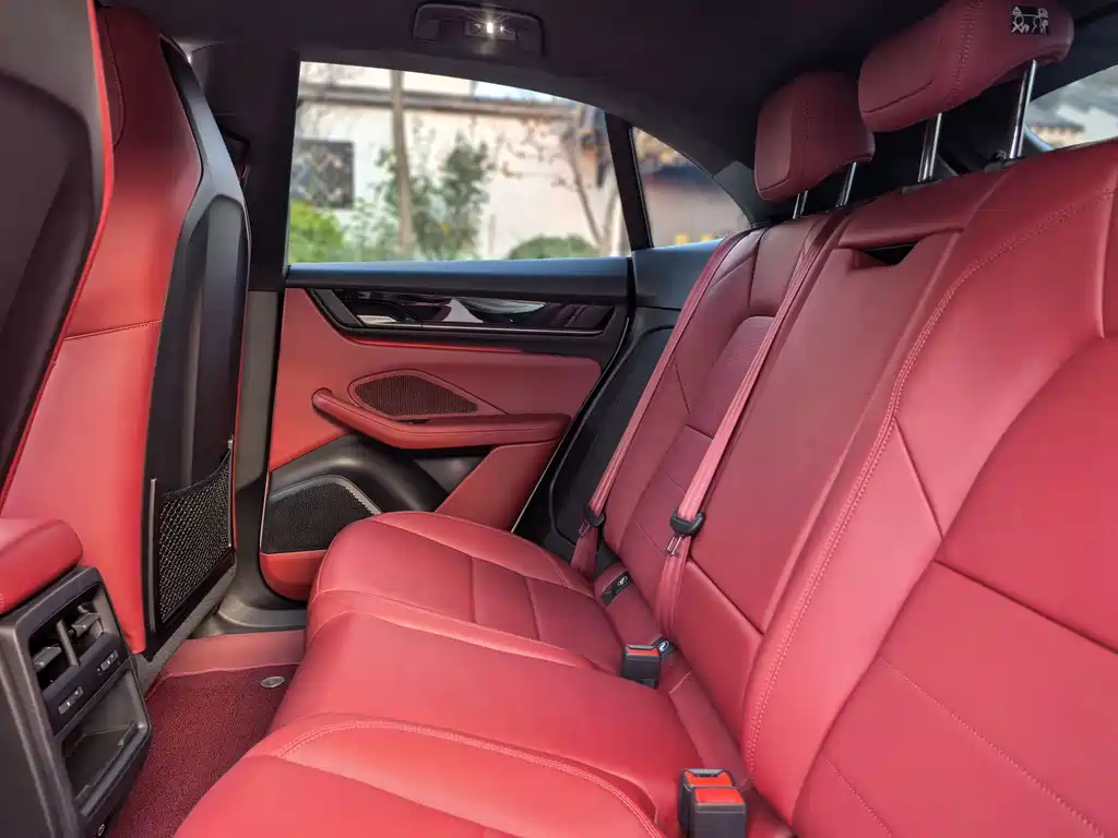 Porsche Macan EV — миниатюра 10