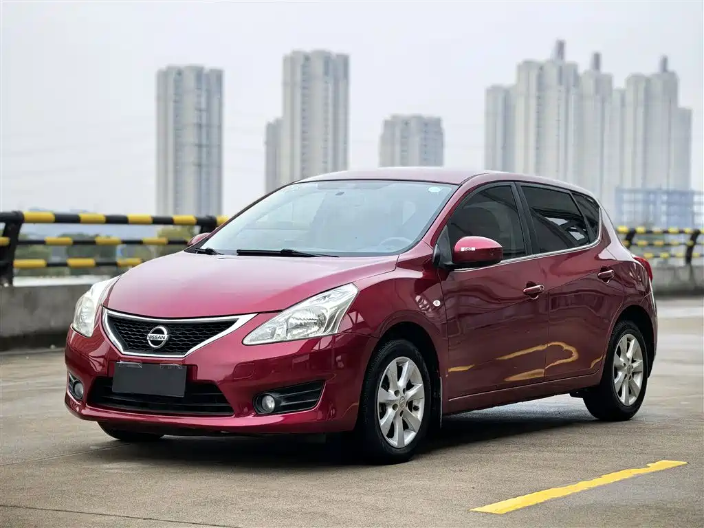Nissan Tiida 2012