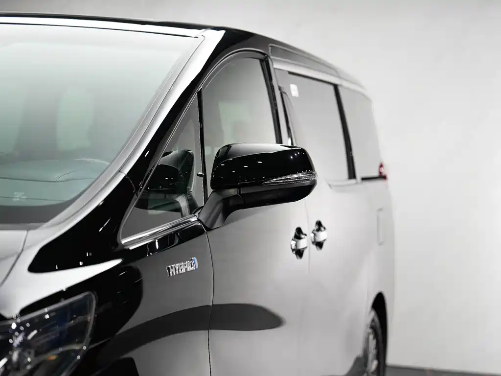 Toyota Alphard — миниатюра 5