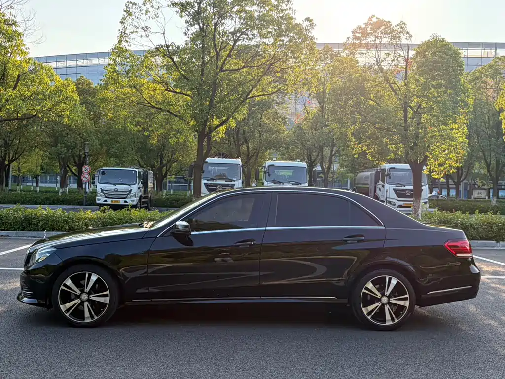 Mercedes-Benz E-Class — миниатюра 11